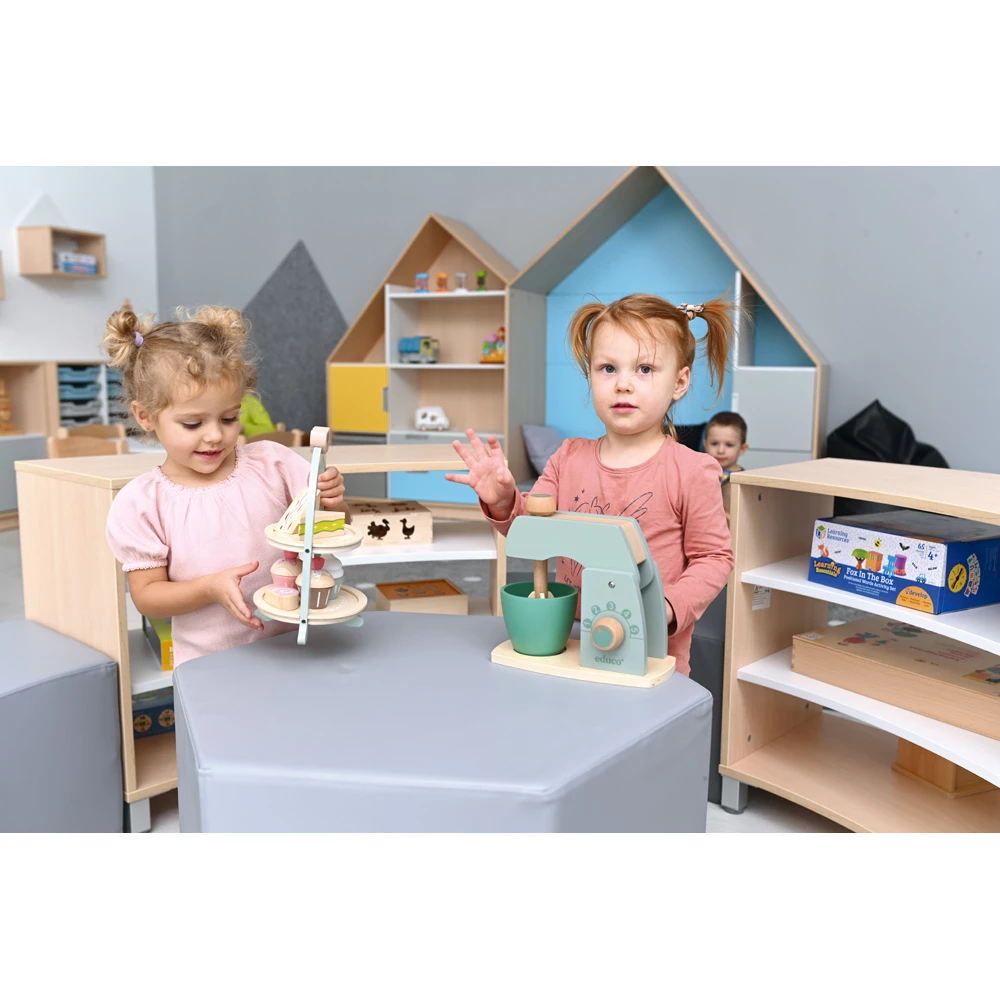 Spielküche und Küchenzubehör