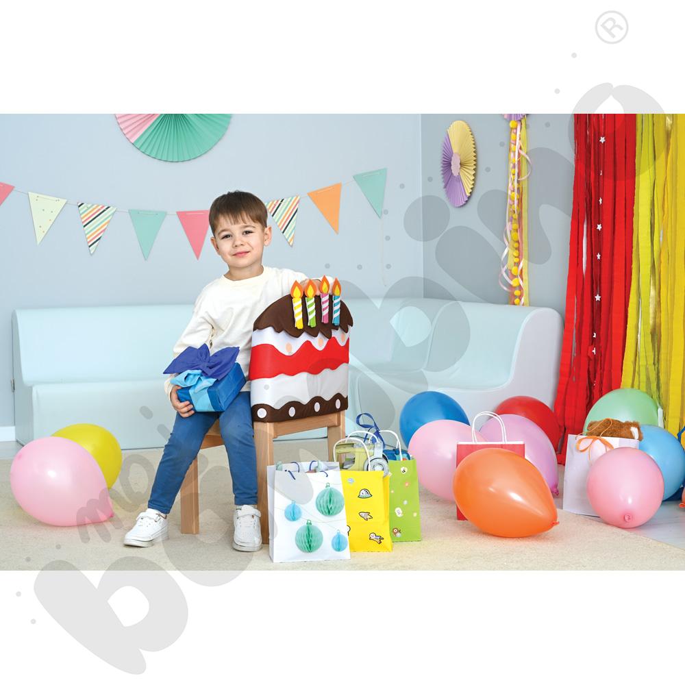 Dekoracje urodzinowe na krzesełko - tort