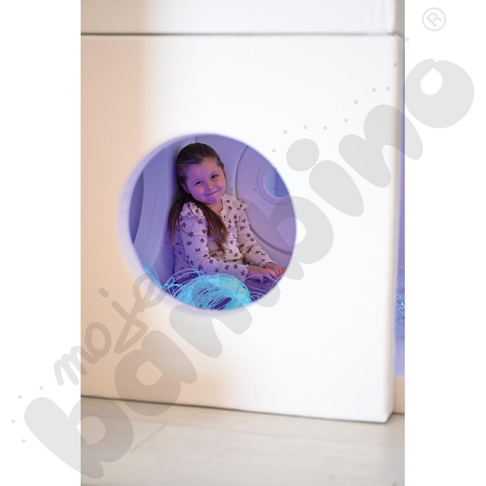 Biały domek - lustrzane odbicie