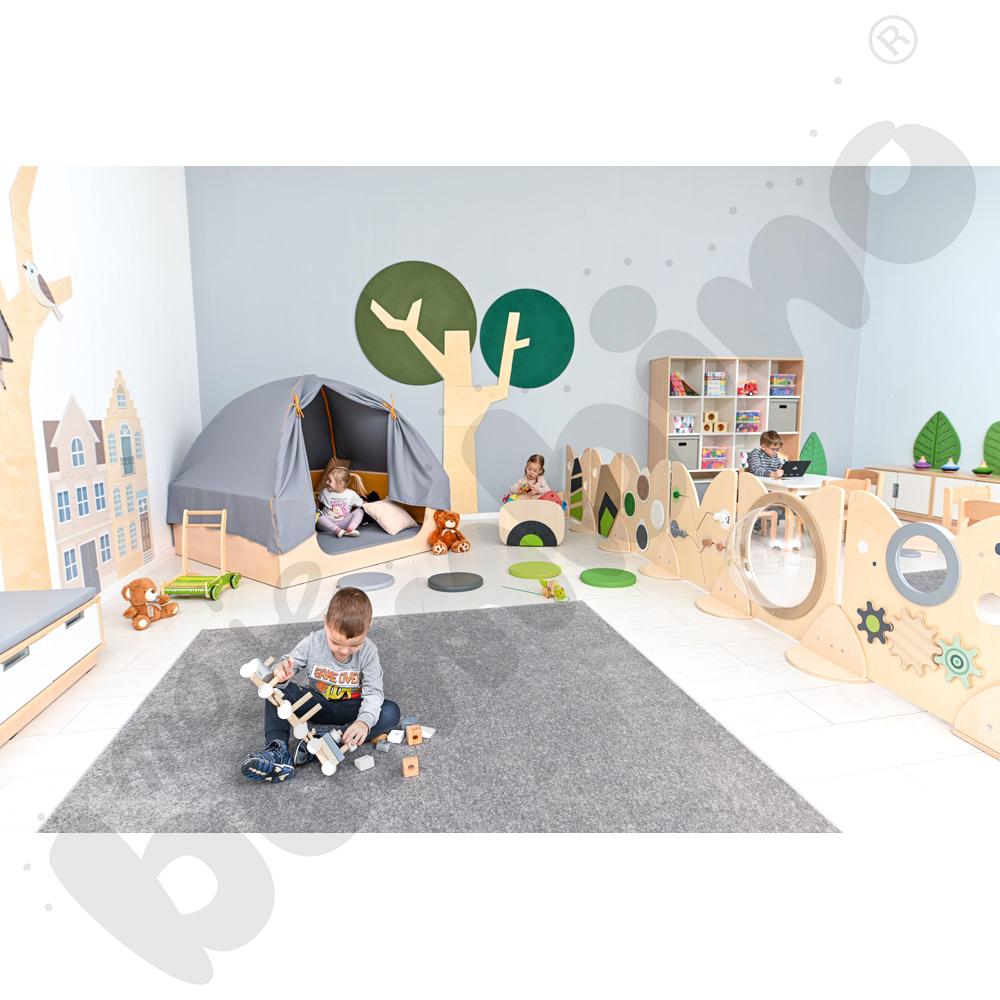 Kącik relaksacyjny z baldachimem