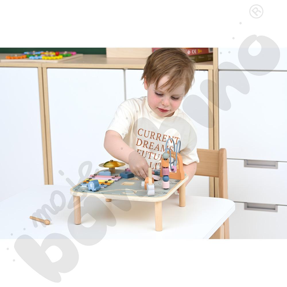 Stolik aktywności malucha