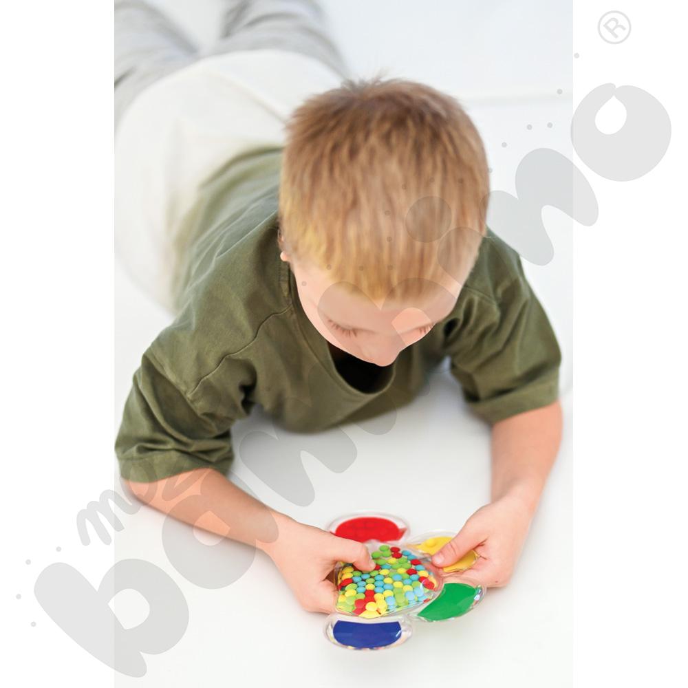 Żelowy kwiatek z kuleczkami