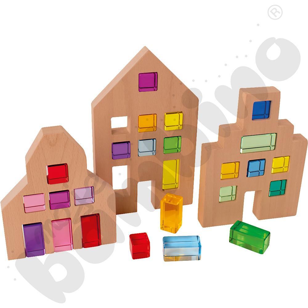 Drewniane domki z akrylowymi kostkami