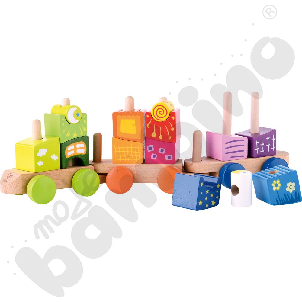 Wagoniki z kolorowymi klockami