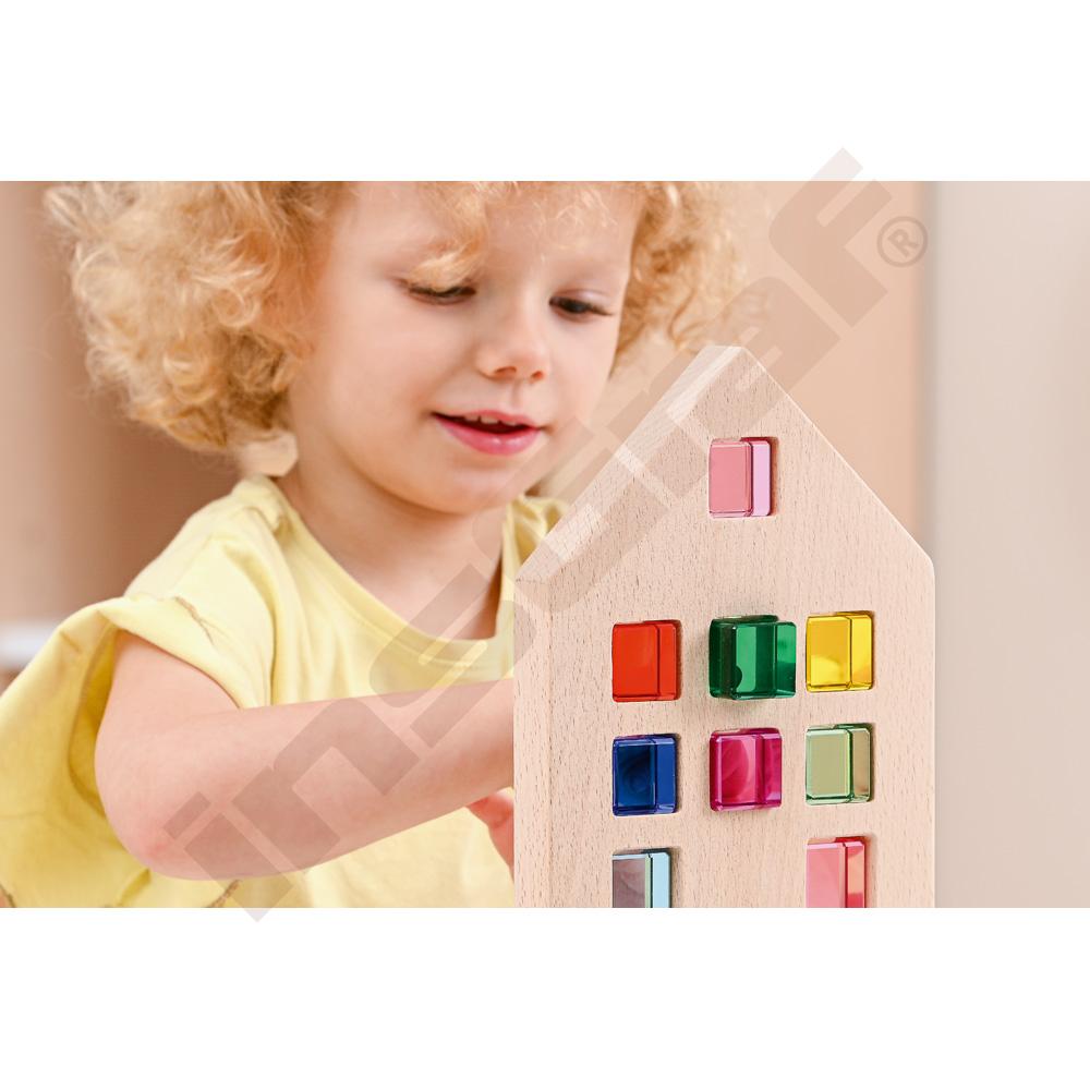 Dřevěné domečky s akrylátovými kostičkami