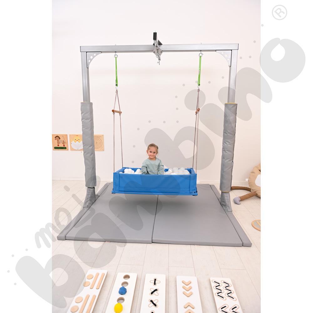 Basen podwieszany z piłeczkami