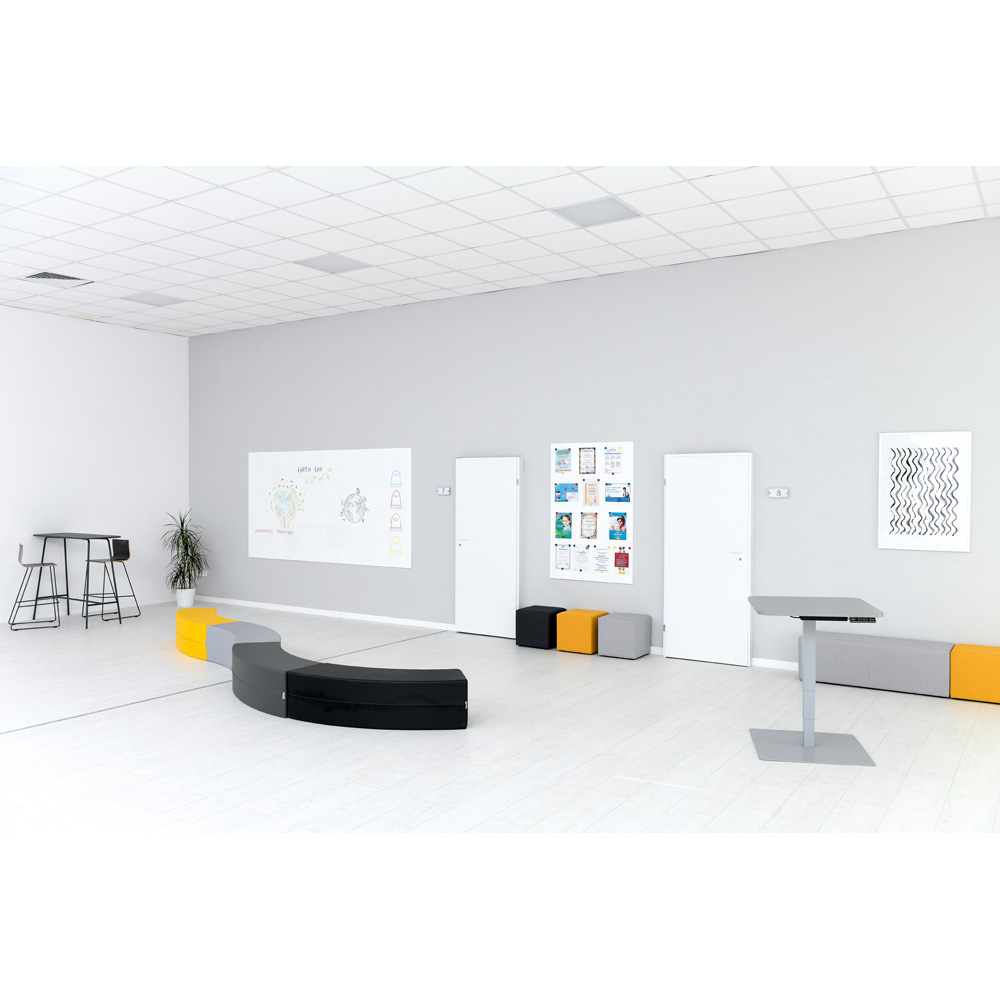 Štvorcový stôl 70 x 70 cm s elektrickou reguláciou výšky – sivý