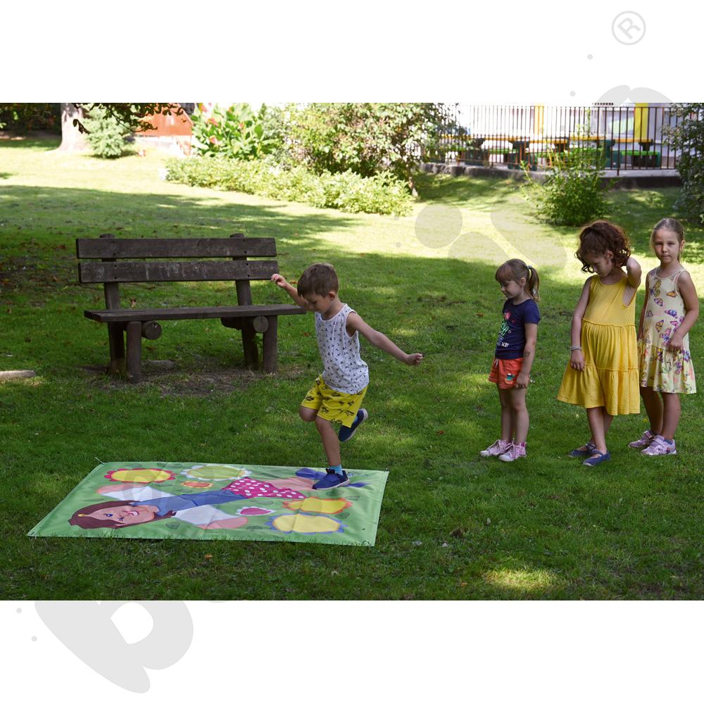 Kolorowe klasy z dziewczynką