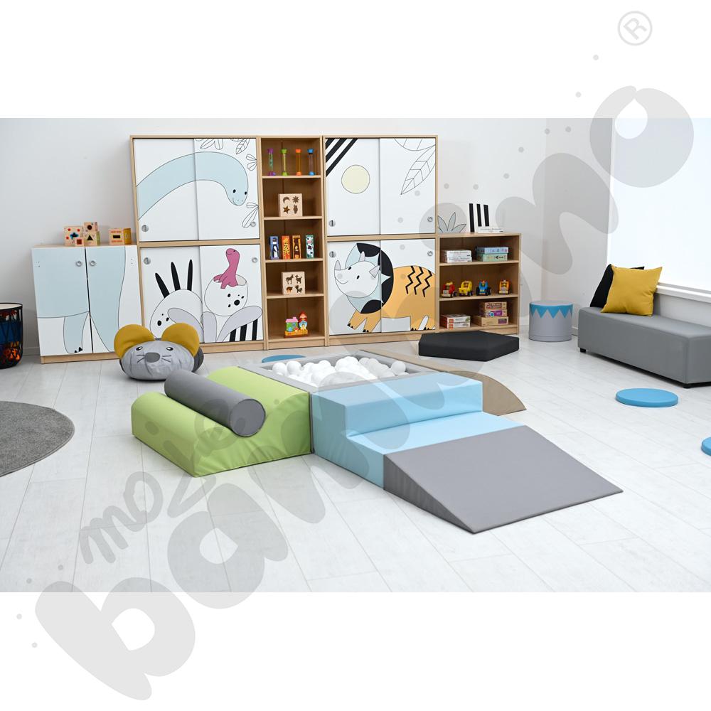 Zestaw pianek z kwadratowym basenem