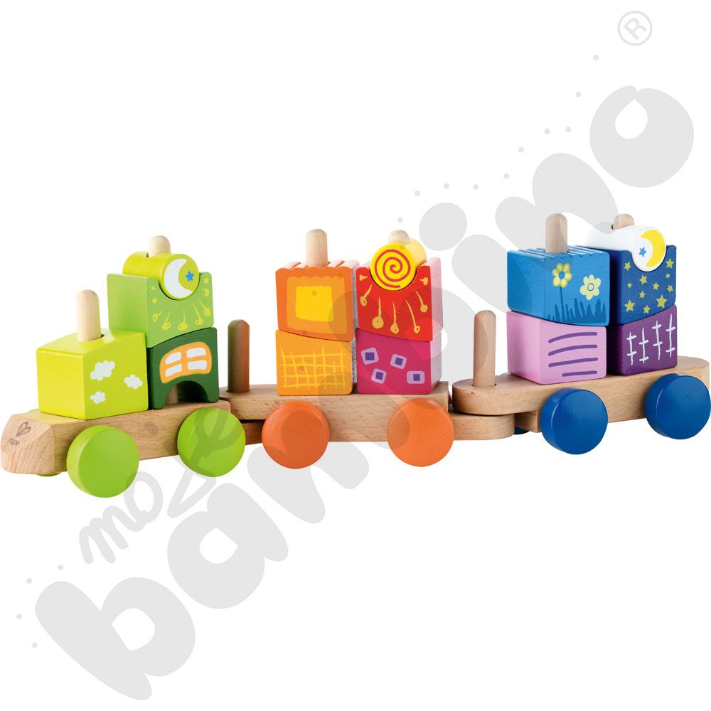 Wagoniki z kolorowymi klockami