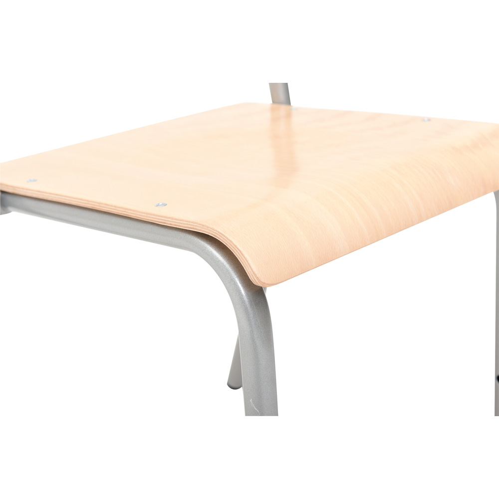 Stolička P s podnožkou veľ. 6, výška 46 cm - k stolom 76 cm, strieborná