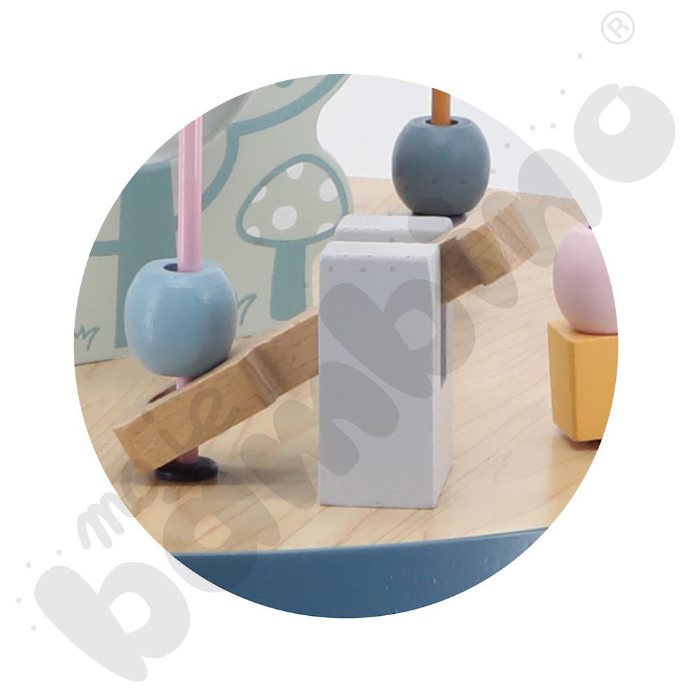 Drewniany stolik edukacyjny - przeplatanka