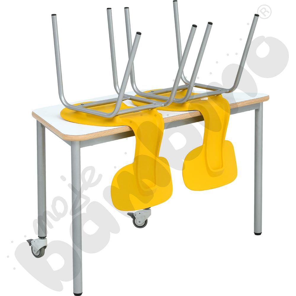 Stół Mila trapezowy biały HPL z krzesłami Ergo żółtymi, rozm. 5