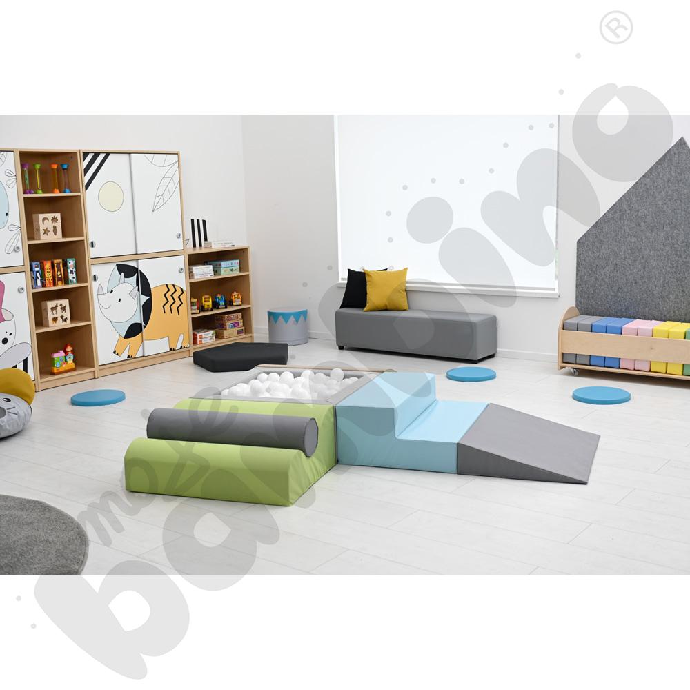 Zestaw pianek z kwadratowym basenem