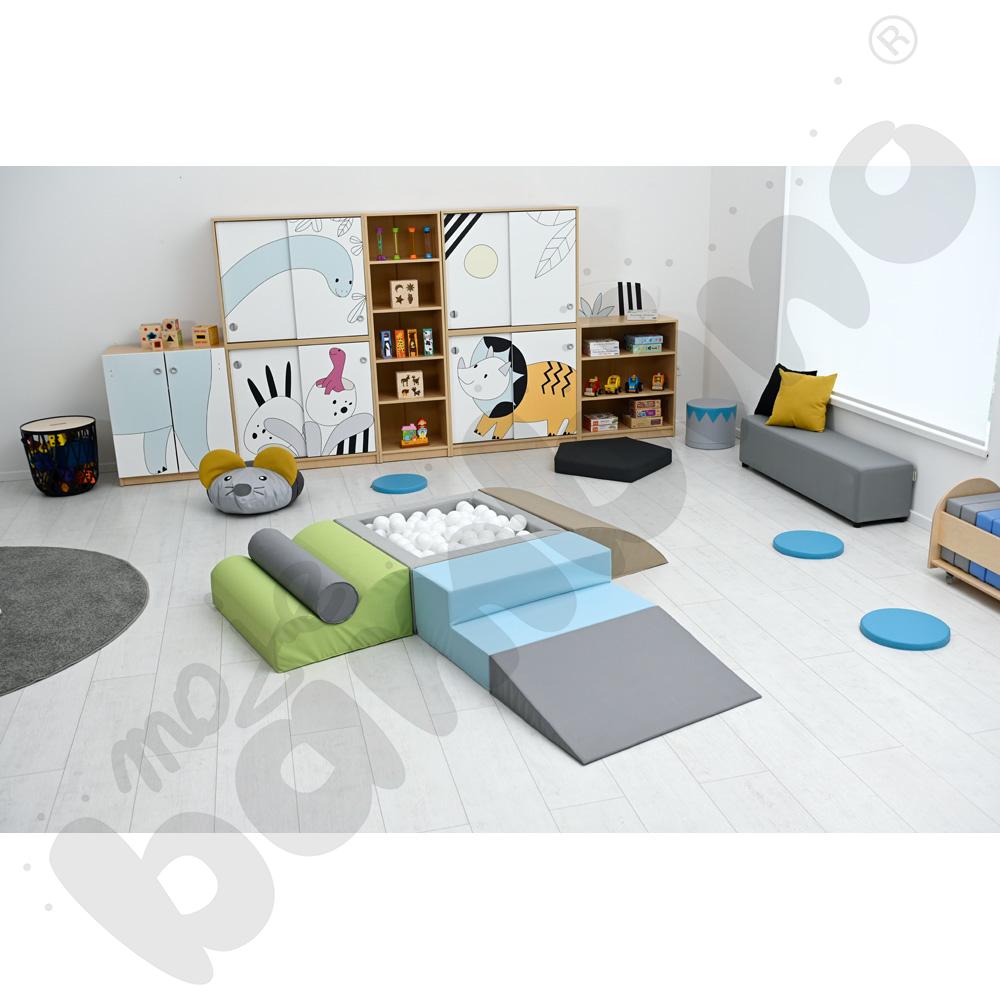 Zestaw pianek z kwadratowym basenem