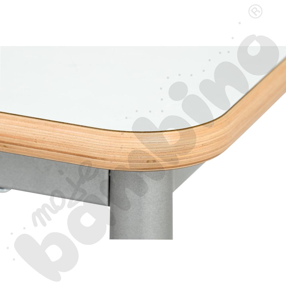 Stół Mila trójkątny 90x90x122, blat HPL biały, narożniki zaokrąglone, rozm. 6 z kółkiem