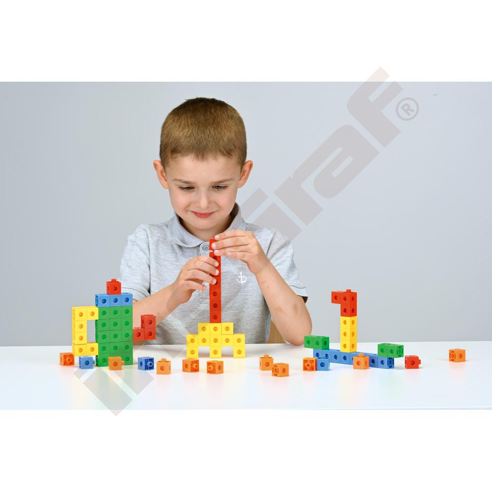 Konstrukční kostičky v přepravce