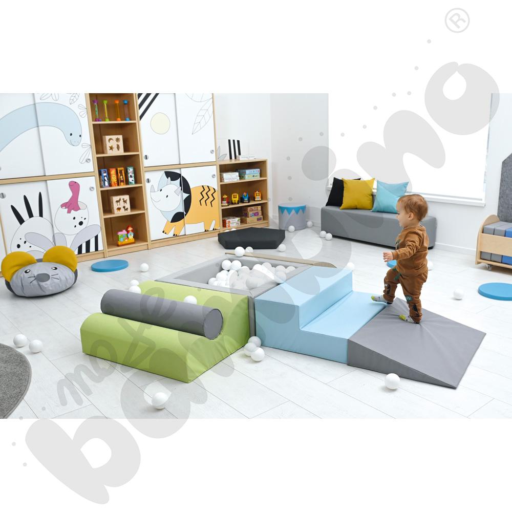 Zestaw pianek z kwadratowym basenem