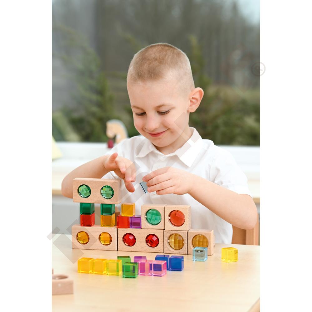 Dřevěné kostky s akrylátovými prvky 