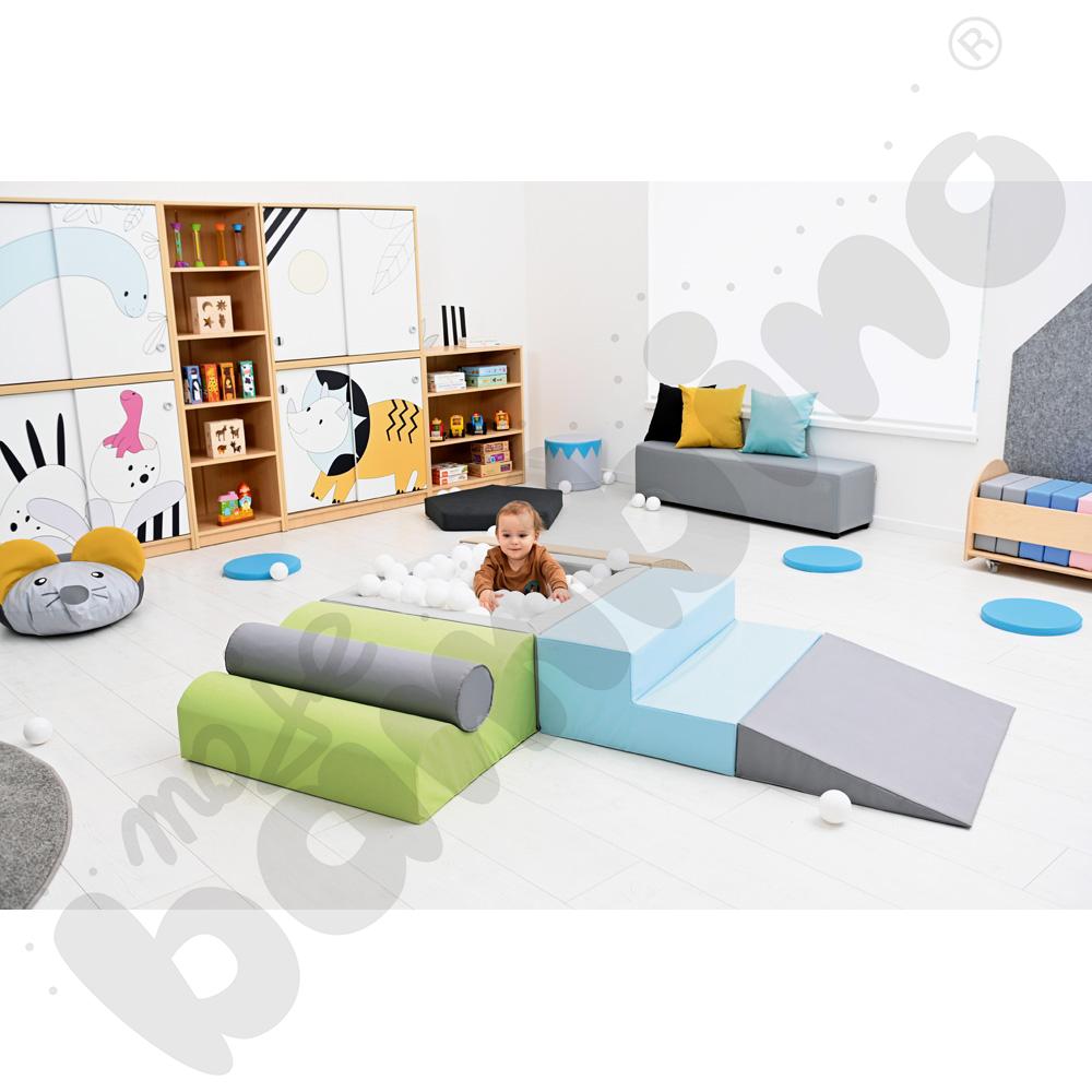 Zestaw pianek z kwadratowym basenem