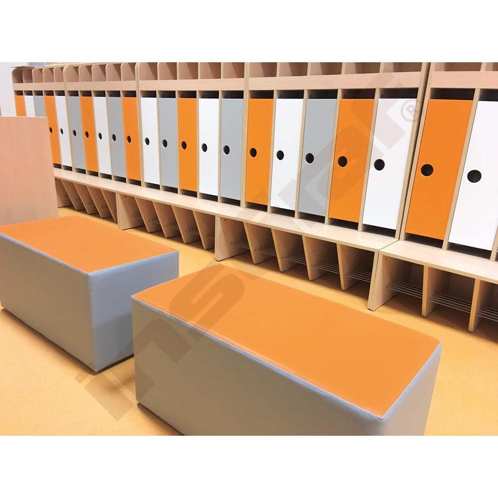 Dvířka k předškolní šatně P, kulatý otvor - oranžová