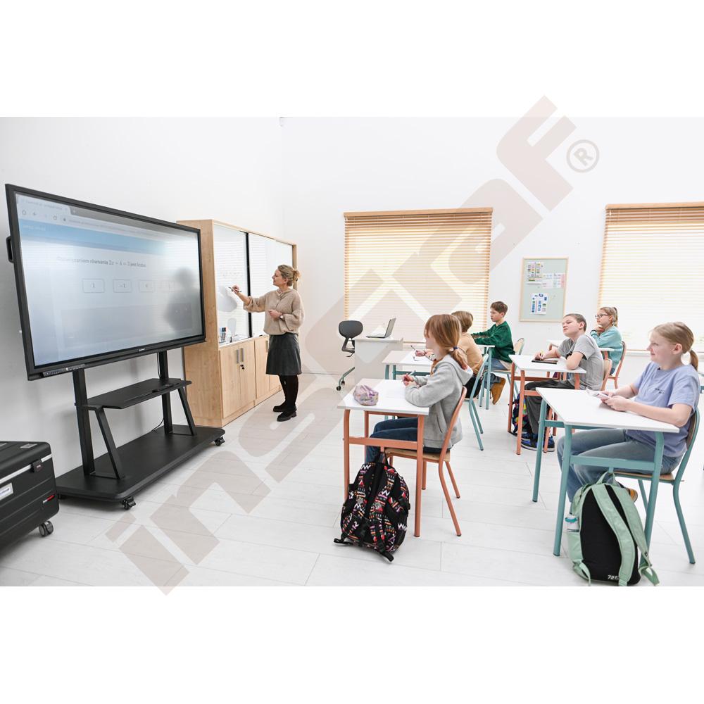 Sestava Expo s tabulemi - 3 moduly, javor 375, se soklem