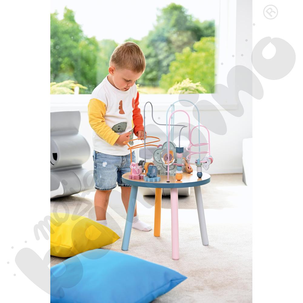 Drewniany stolik edukacyjny - przeplatanka