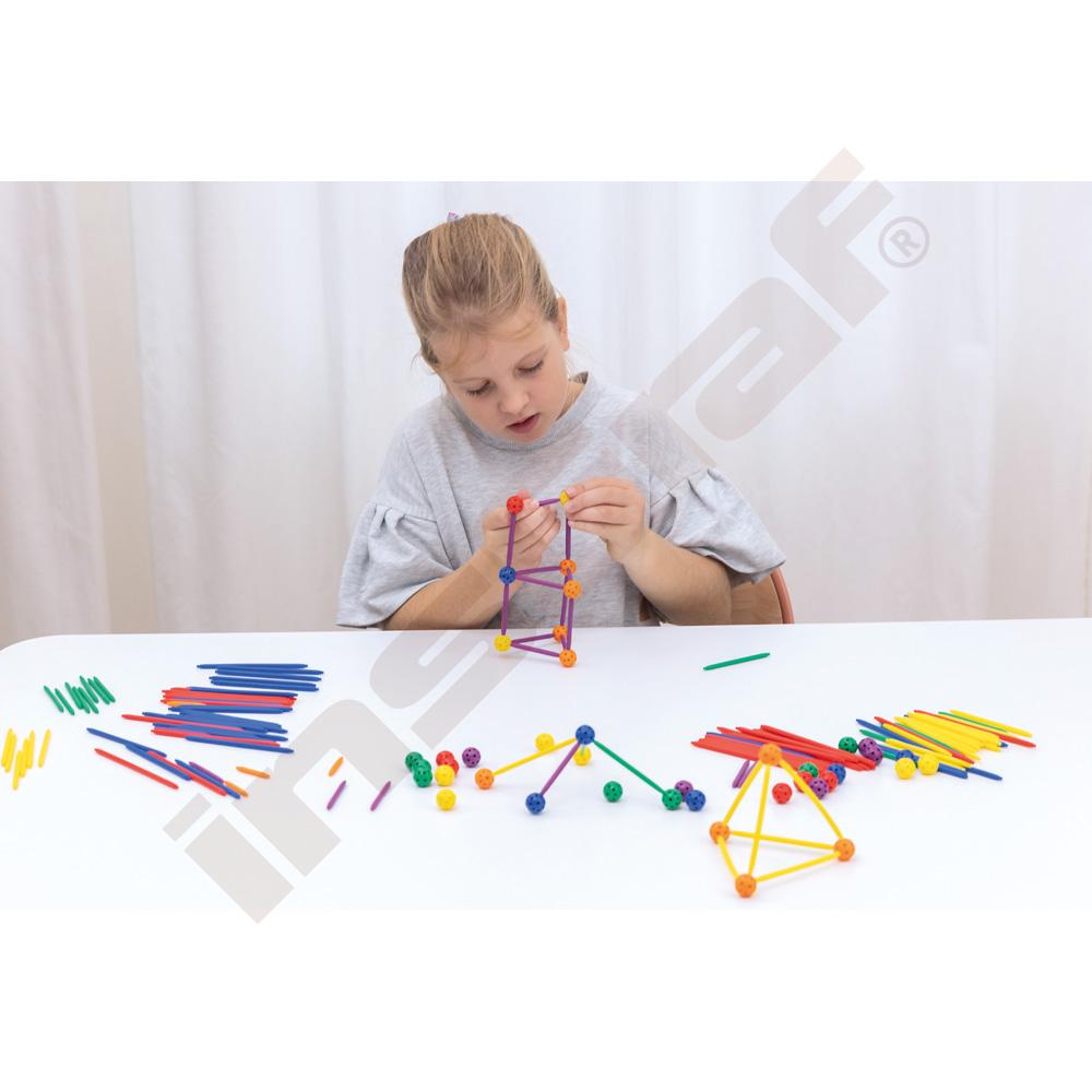 Balónky a klacíky ke geometrickým tělesům