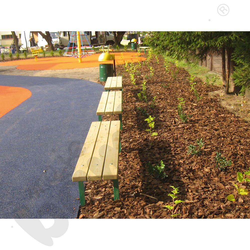 Ławka na kątownikach stała